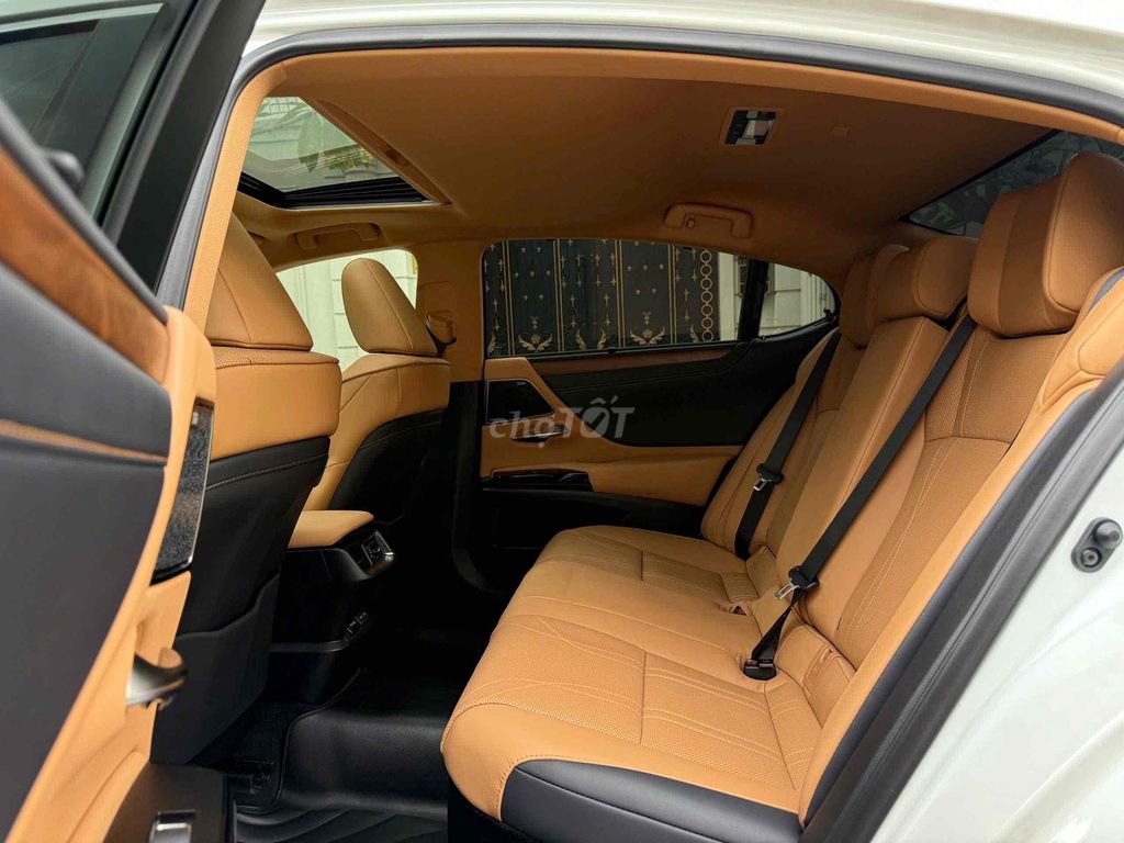 Lexus ES 2023 300H Xăng điện - 21000 km. Mua bán Ô tô tại Quận Gò Vấp Tp Hồ Chí Minh được đăng bởi Tuấn Tài hình 12
