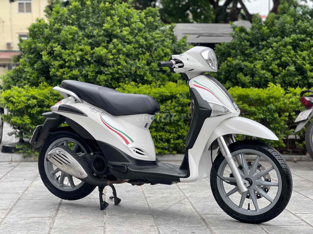 Liberty 125 ie 2012 màu trắng xe như mới. Mua bán Xe máy tại Quận Cầu Giấy Hà Nội được đăng bởi Anh Khoa hình 3