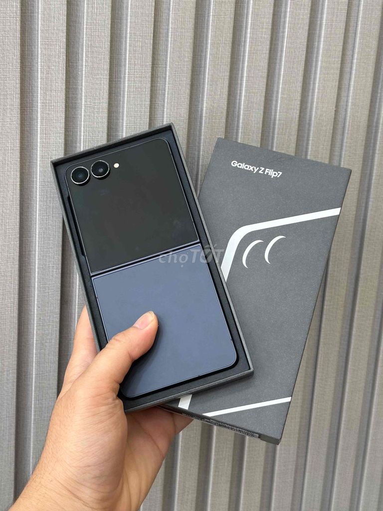 Samsung Z Flip 7 12/256GB Fullbox zin đẹp bản qte. Mua bán Điện thoại tại Quận Ninh Kiều Cần Thơ được đăng bởi Quý Mobile Cần thơ hình 1