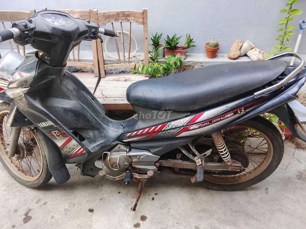 Yamaha Taurus Đen Xe số