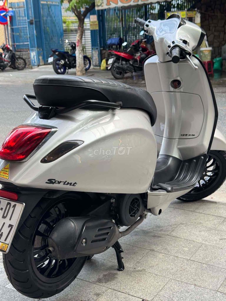 Piaggio Vespa Sprint 2015 серебристый, отличное состояние