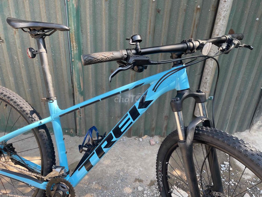 Xe đạp địa hình Trek Marlin 5. Mua bán Xe đạp tại Quận Thanh Xuân Hà Nội được đăng bởi Sơn Lâm Bike 30 Ngõ 345 Khương Trung HN hình 3