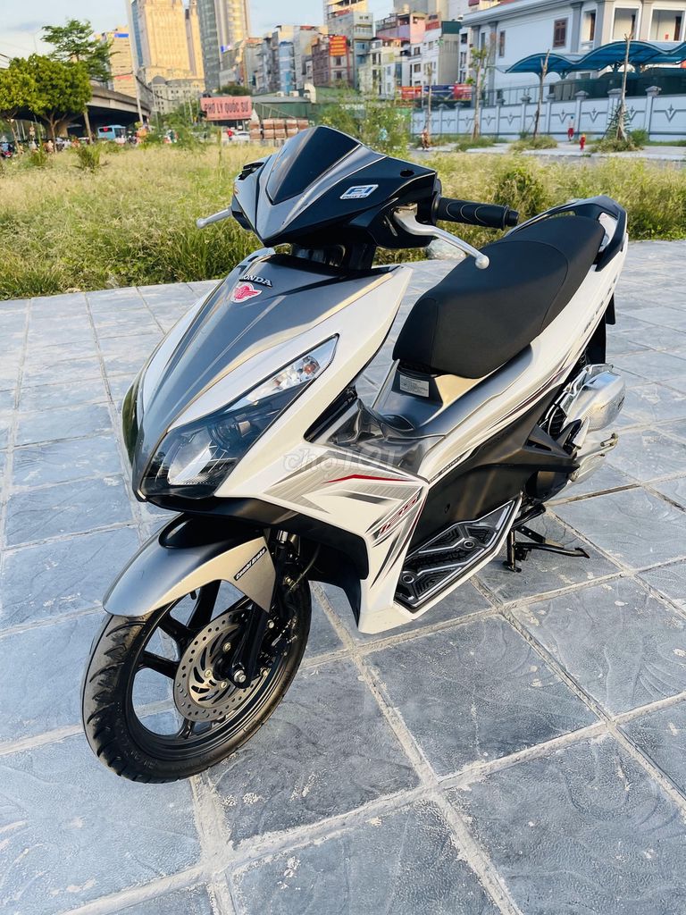 HONDA AIR BLADE 125 TRẮNG XÁM CHÍNH CHỦ BIỂN 29. Mua bán Xe máy tại Quận Nam Từ Liêm Hà Nội được đăng bởi Trí Thành hình 5