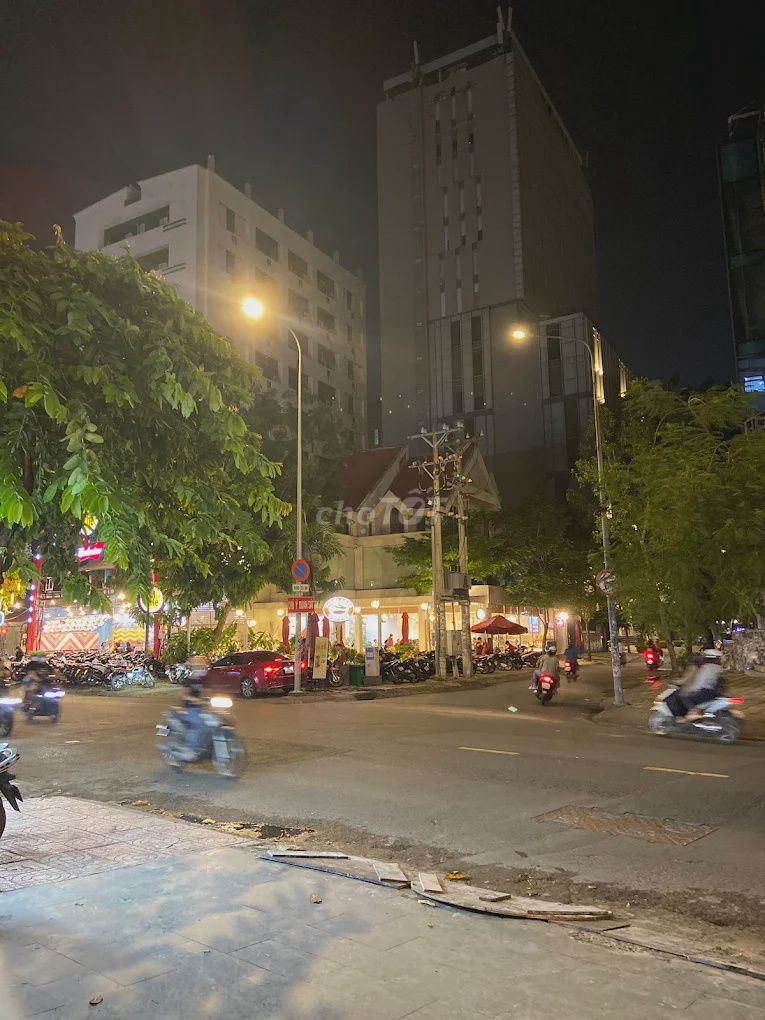 Góc 2 Mặt tiền Phan Xích Long Phú Nhuận phố ẩm thực
