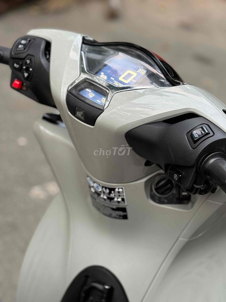 Honda SH 160i ABS 2024 Xám xi măng. Mua bán Xe máy tại Quận Gò Vấp Tp Hồ Chí Minh được đăng bởi CHXM 86 chuyên bán xe trả góp hình 9