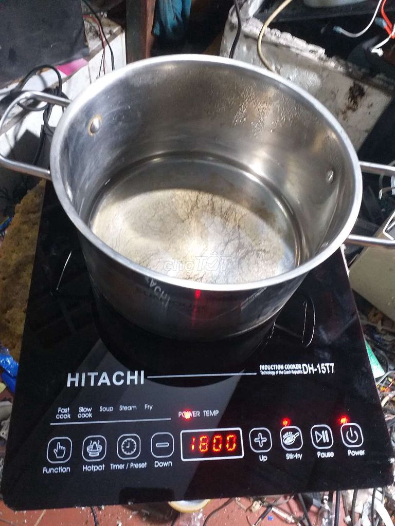 Bếp từ  hitachi  như hình.