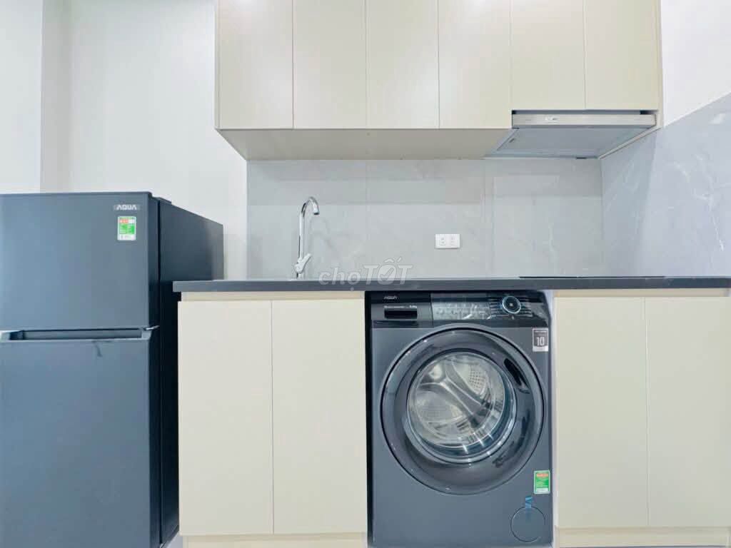 Nhà mới ban công thoáng đầy đủ nội thất có thang máy Hoàng Mai