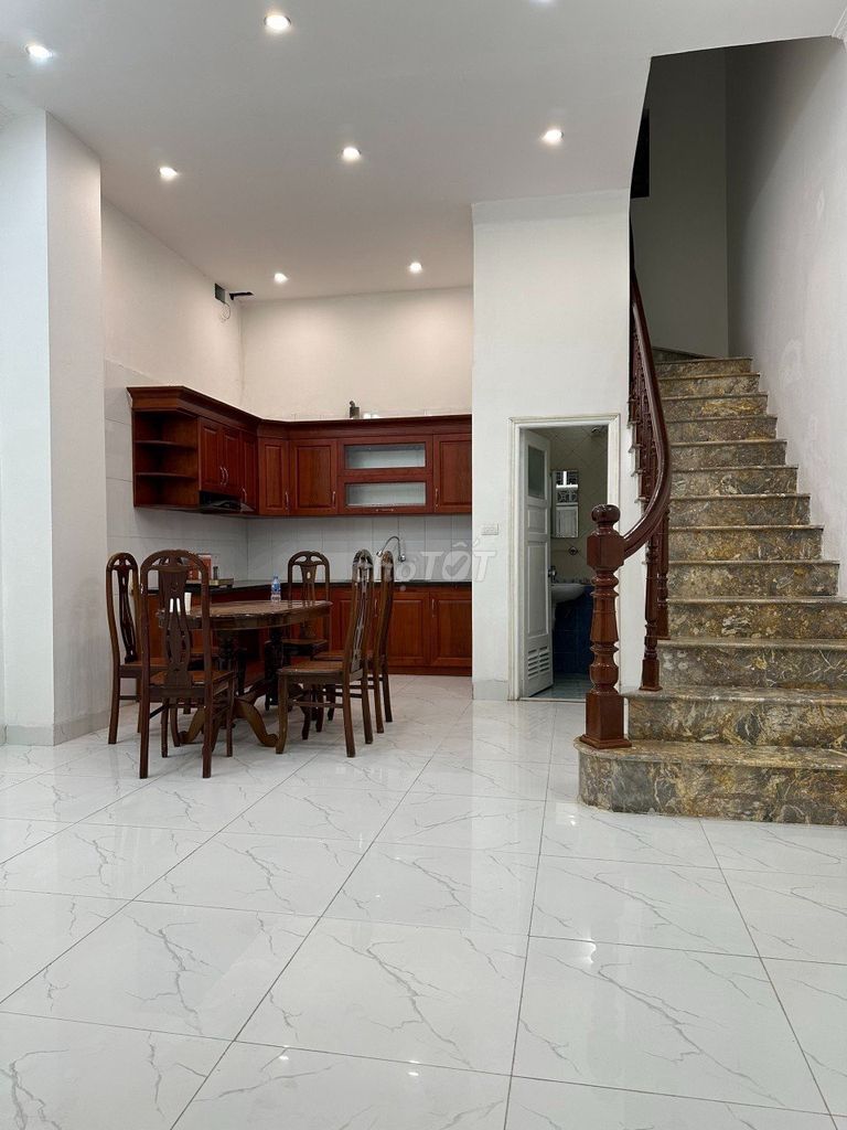 Cho thuê nhà riêng ở g/đ nhóm vp cty 50mx3T 4pn 14tr ĐHNL ở Ngã Tư Sở