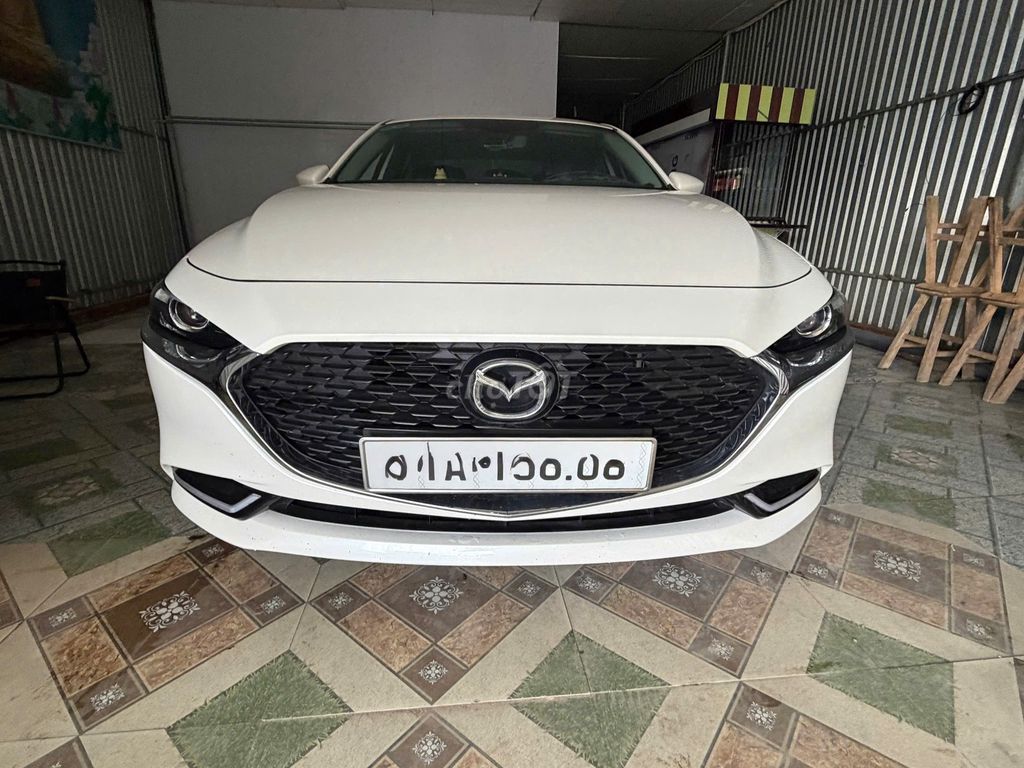 Mazda Mazda3 2024 седан белый 45000 км