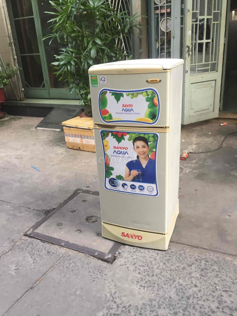 bán tủ lanh sanyo 120 lít đẹp đang dùng rất tốt