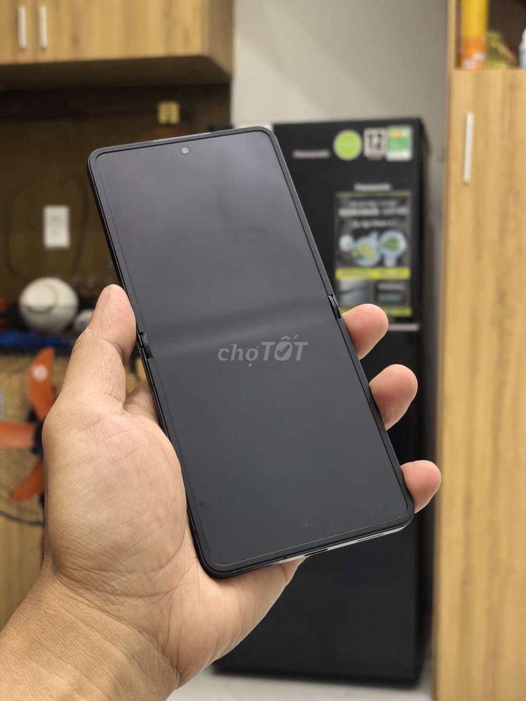 Samsung Galaxy Z Flip 7 256GB Đen Likenew. Mua bán Điện thoại tại Thành phố Thủ Đức Tp Hồ Chí Minh được đăng bởi Minh Nhựt hình 2