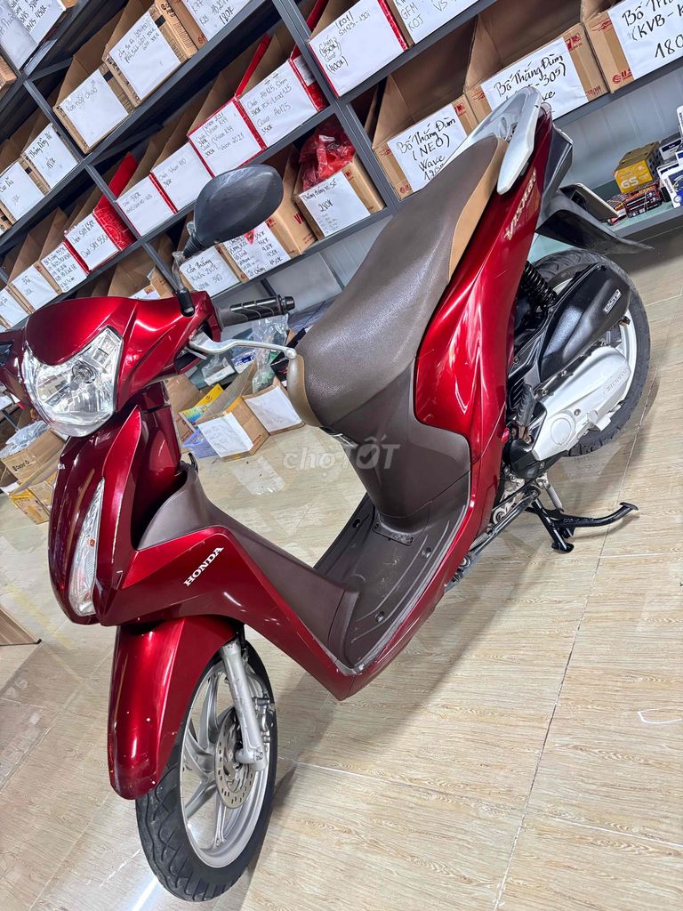 Хонда Вижн 2019 красная 25 000 км