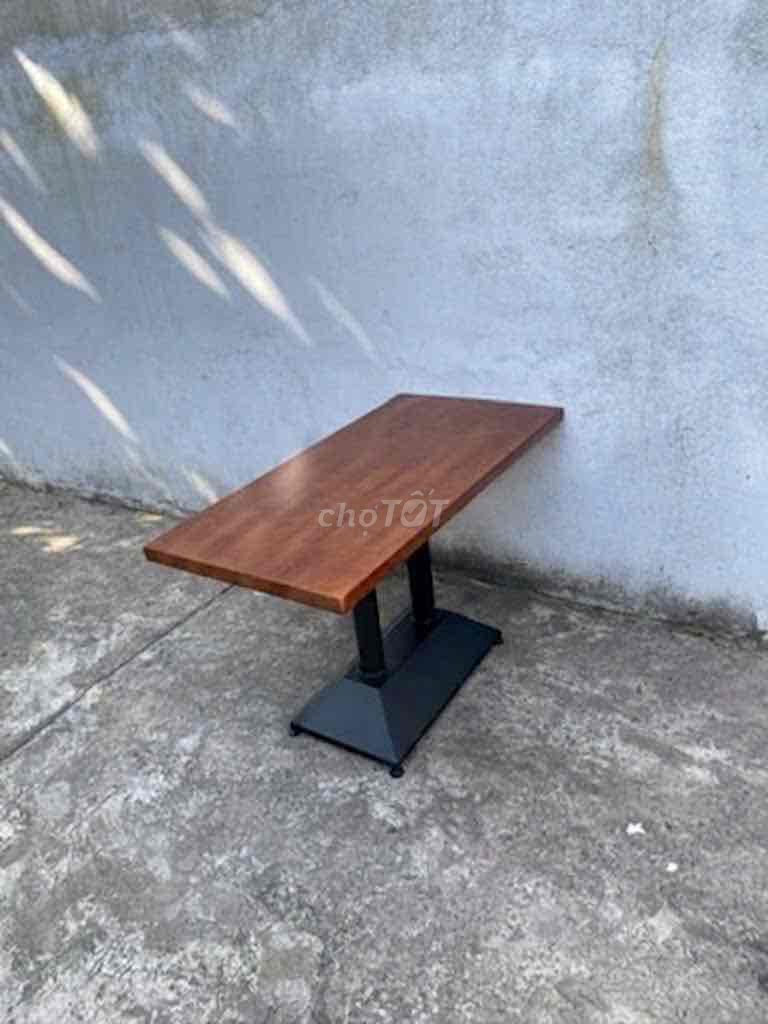 Bàn mới cần thanh lý. Mua bán Bàn ghế tại Quận Ngũ Hành Sơn Đà Nẵng được đăng bởi sang huynh hình 1