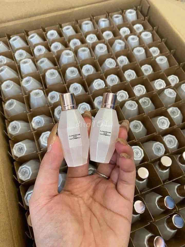 Nước hoa Viktor & Rolf Flowerbomb Dew Nữ 7ml. Mua bán Nước hoa tại Quận Hoàng Mai Hà Nội được đăng bởi CHUYÊN SỈ HÀNG HÀN PHÁP MINH THU hình 1