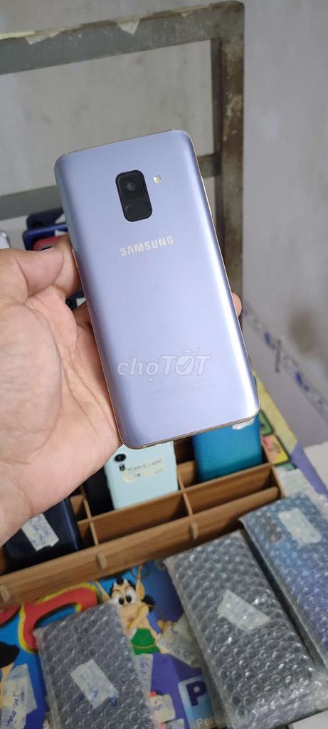 Samsung A8 2018, ram 4gb, zin 💯. Mua bán Điện thoại tại Quận Gò Vấp Tp Hồ Chí Minh được đăng bởi A LONG   nhận thanh toán THẺ TÍN DỤNG hình 1