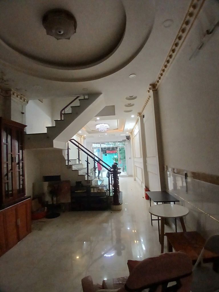 cho thuê nhà Đặng Thùy Trâm sát ĐH Văn Lang (cách 100m)