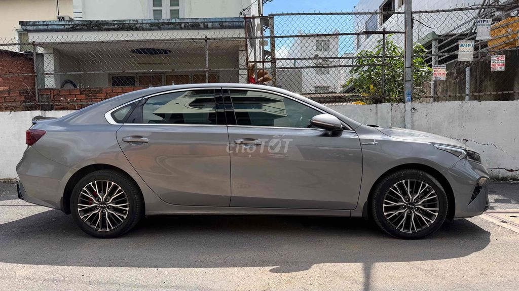 Kia K3 2.0 Premium 2022 серый один владелец номера Хошимина