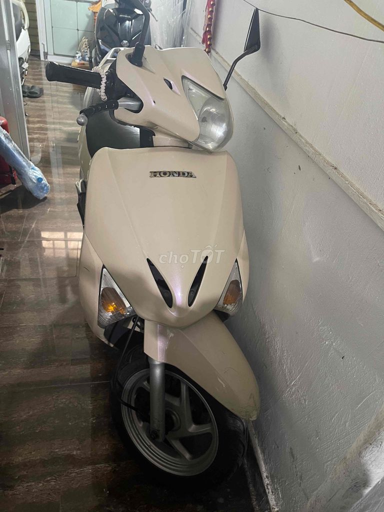 Nhà Em Bán 2 Xe Lead Biển Hà Nội Máy Zin Êm Ru2011. Mua bán Xe máy tại Quận Hoàng Mai Hà Nội được đăng bởi Tuấn Giang hình 1