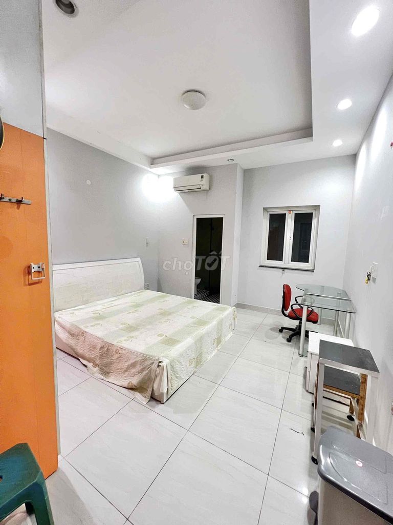 Nhà 4x16 3 Lầu 4PN/5WC Có Nội Thất, Đường Bình Trị Đông