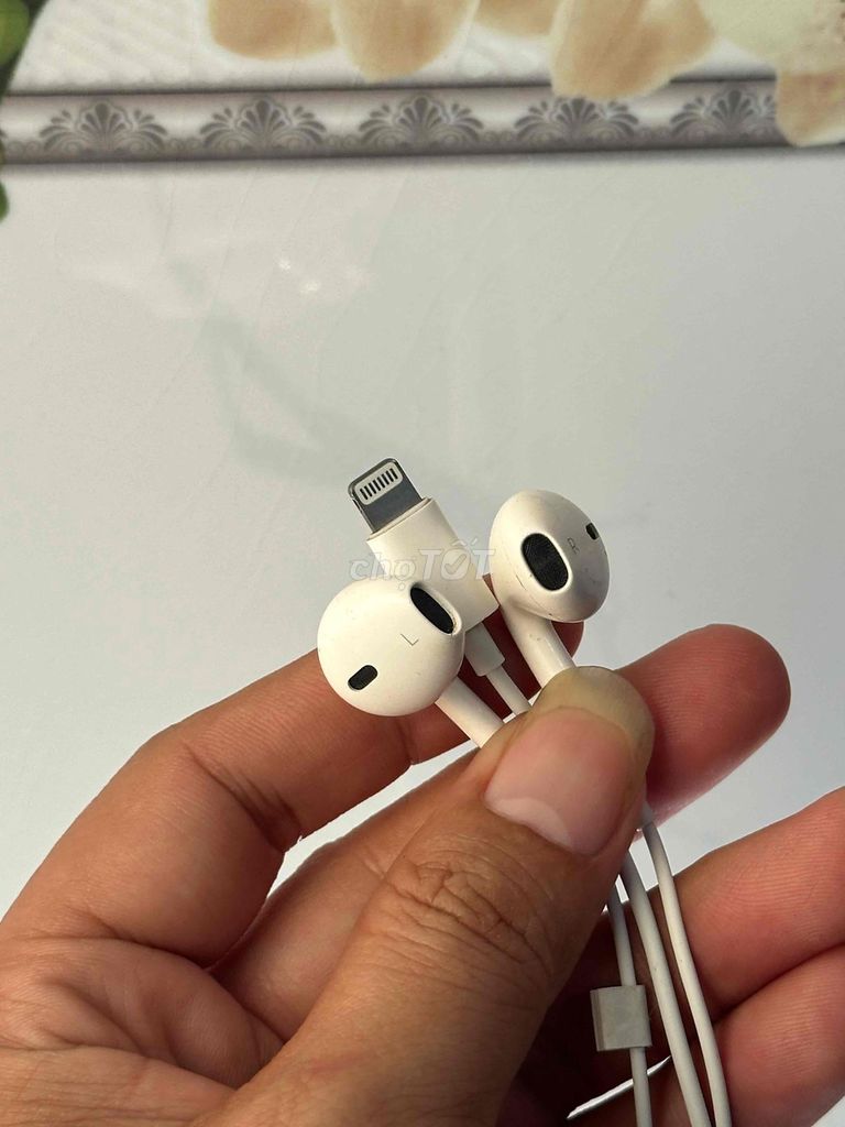 Tai nghe Apple Lightning Trắng. Mua bán Tivi, Âm thanh tại Quận Tân Phú Tp Hồ Chí Minh được đăng bởi Trịnh Nguyên  hình 1