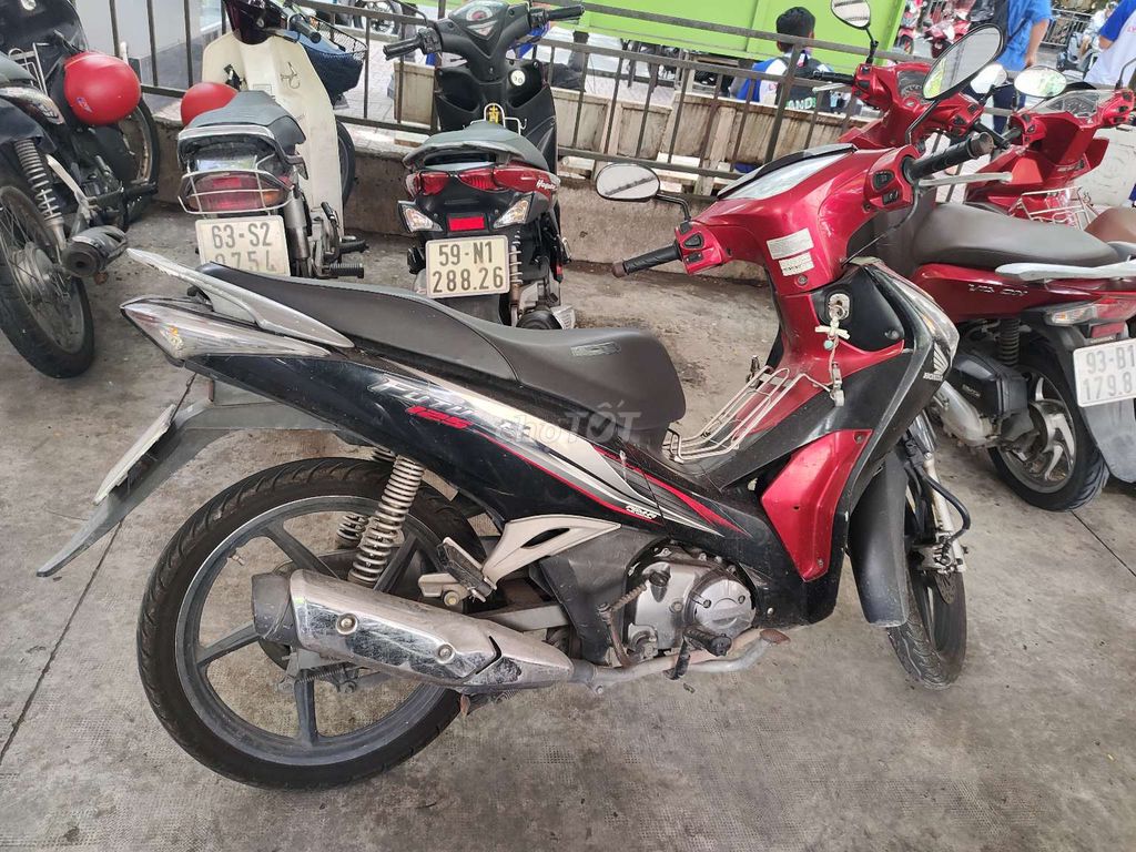 Honda Future FI 2014 bstp Red Black является владельцем компании.
