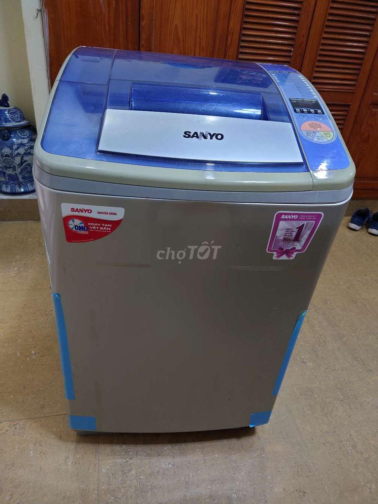 Thanh lý máy giặt Sanyo lồng đứng 8 kg.