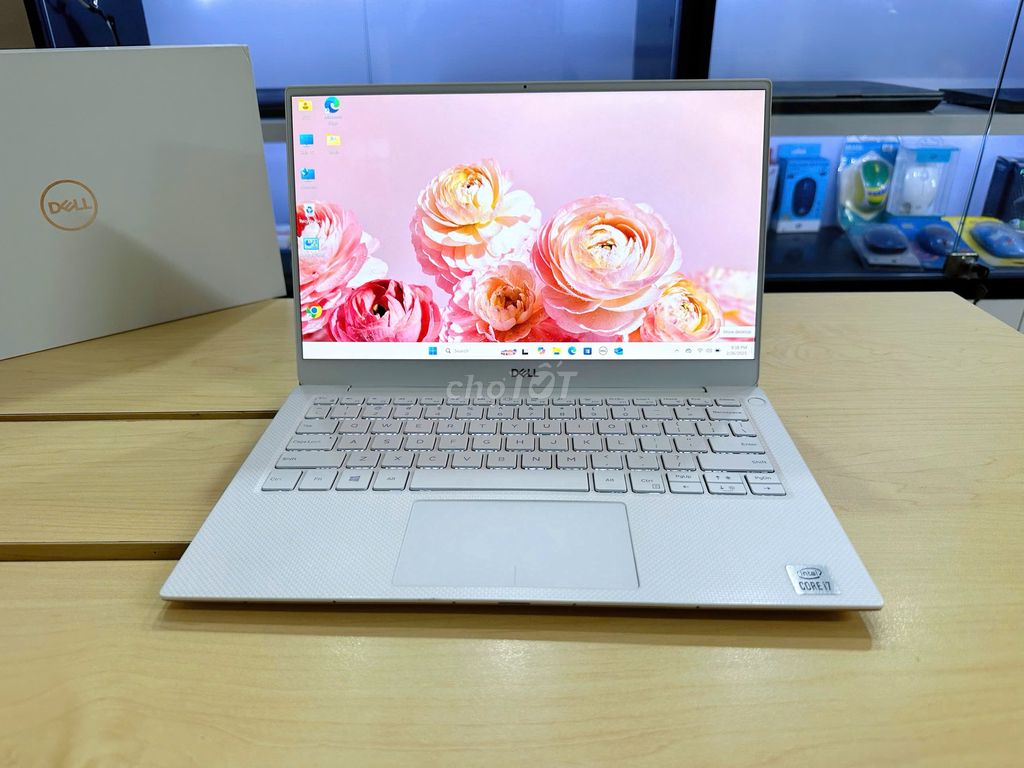 Dell XPS 13 7390 MÀU TRẮNG i7 10710U/16/512/màn 4K