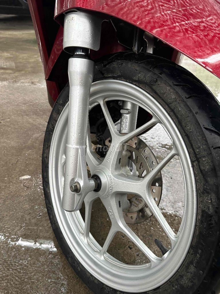 Honda SH Mode 125 2019 Бордовый 20000 км с номерами Хошимина