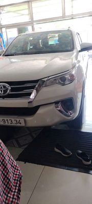 Toyota Fortuner màu Trắng