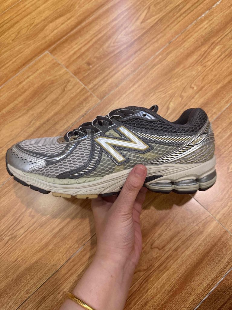 Giày NEW Balance 860v2 earth. Mua bán Giày dép tại Quận 6 Tp Hồ Chí Minh được đăng bởi Huỳnh Diệp Như Ngọc hình 1
