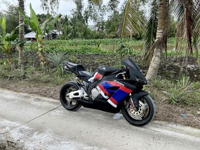 Cần bán CBR 1000 giá 45 triệu. Mua bán Xe máy tại Huyện Thới Lai Cần Thơ được đăng bởi Tran