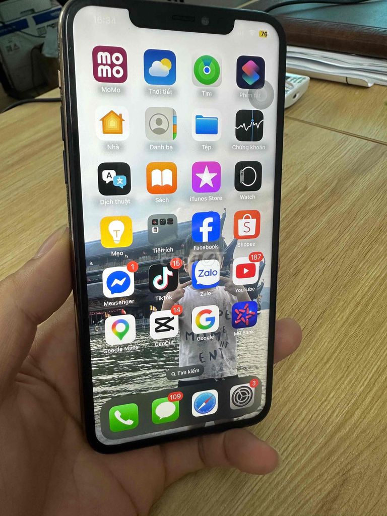 Apple iPhone 11 Pro Max 256GB Vàng Đã qua sử dụng. Mua bán Điện thoại tại Huyện Gia Lâm Hà Nội được đăng bởi Minh Huân hình 1