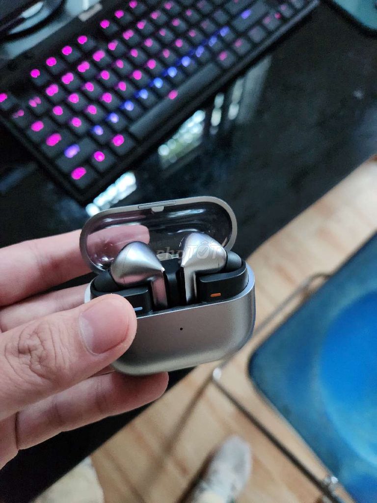 Tai nghe Samsung Buds 3 Pro Bạc. Mua bán Tivi, Âm thanh tại Huyện Yên Phong Bắc Ninh được đăng bởi NGỌ hình 1