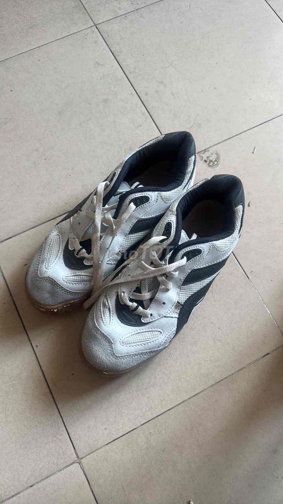 Giày thể thao Unisex Bền Trắng Đen. Mua bán Giày dép tại Quận Liên Chiểu Đà Nẵng được đăng bởi Lê Hải Phúc hình 1