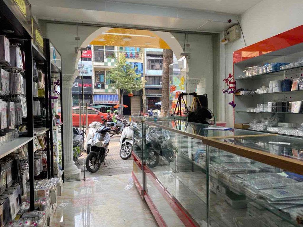 Cho thuê nhà nguyên căn mặt tiền 3/2 Q11. Cho thuê nhà ở tại Quận 11 Tp Hồ Chí Minh được đăng bởi Chị Thái hình 2