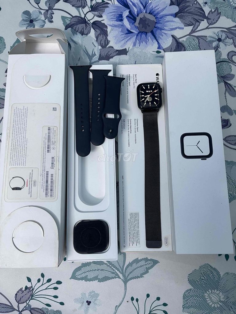 Apple Watch Series 4 Đen. Mua bán Thiết bị đeo thông minh tại Quận 3 Tp Hồ Chí Minh được đăng bởi HÀNG HIỆU giá iêu thương hình 1
