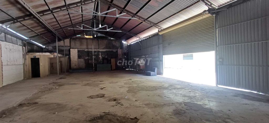 Kho xưởng kế bên KCN Vĩnh Lộc, đường container
