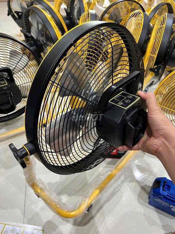 Quạt sạc 5cánh nhôm tiện dụng tiết kiệm bền bỉ. Mua bán Quạt tại Quận Bình Tân Tp Hồ Chí Minh được đăng bởi Nhân Phát SoLar Light hình 1