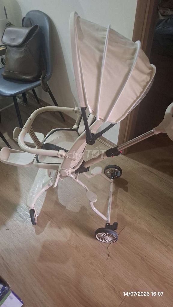 Xe đẩy em bé Kiss Baby gấp gọn màu Kem. Mua bán Mẹ và bé tại Quận Liên Chiểu Đà Nẵng được đăng bởi Lê Đại Phước hình 1