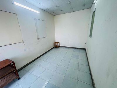 Phòng trọ có wc , có ban công cách UfM 200m