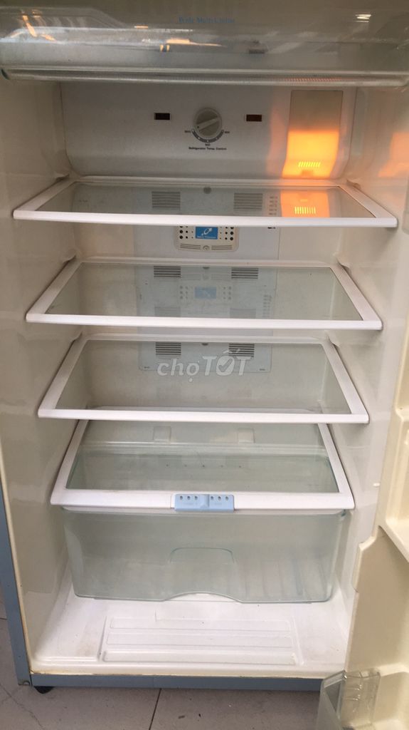 0356575009 - Cần bán gấp tủ lạnh to 250 lít