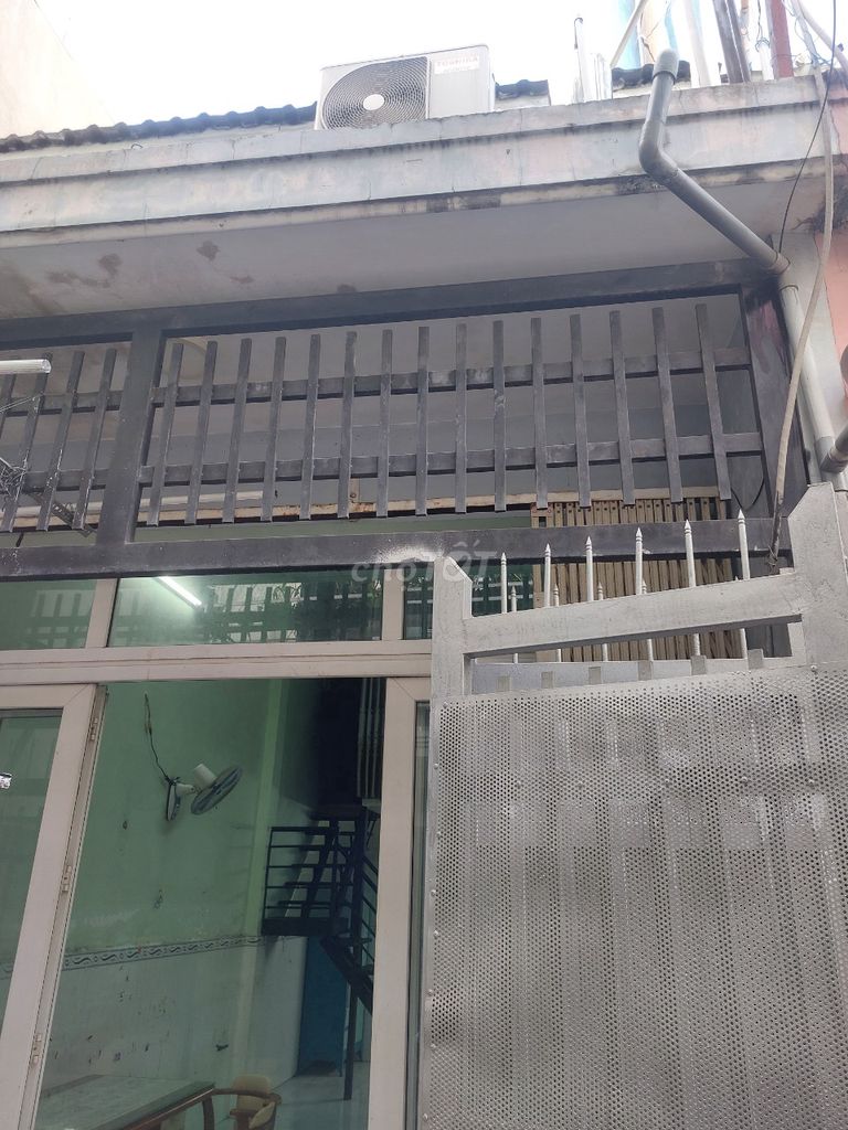 Nhà cho thuê đường Trường Chinh . p15 Tân  Bình , dt: 4x15 đúc 1  lầu