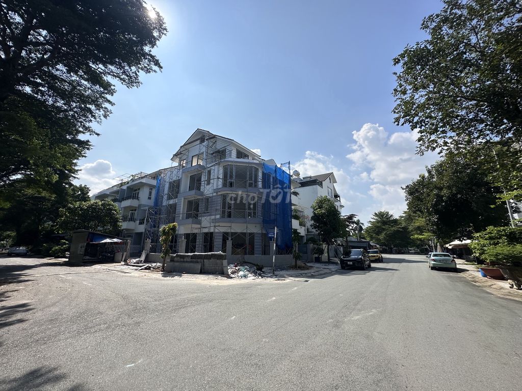Новая вилла в 2 районе на берегу реки в КП Gia Hoa, отличный лифт
