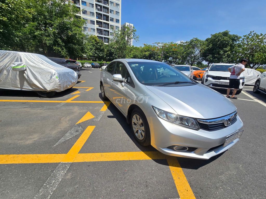 Серебряный номер Honda Civic 2014 года 145 000 км