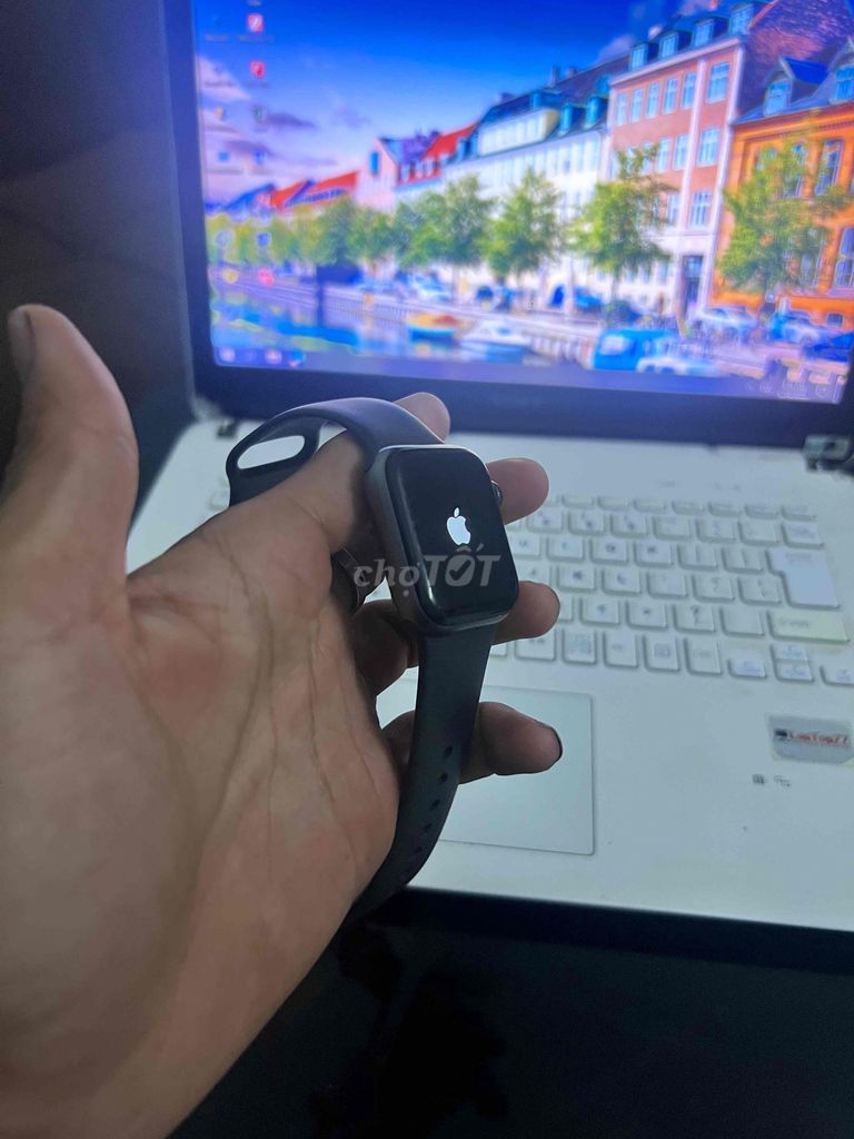 Apple Watch Series 4 Đen. Mua bán Thiết bị đeo thông minh tại Huyện Hóc Môn Tp Hồ Chí Minh được đăng bởi Tấn Thành hình 1