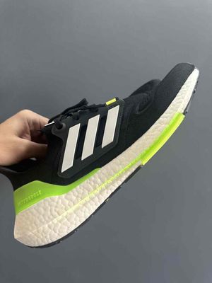 ADIDAS ULTRA BOOST SIZE 9- 42.5 VN
