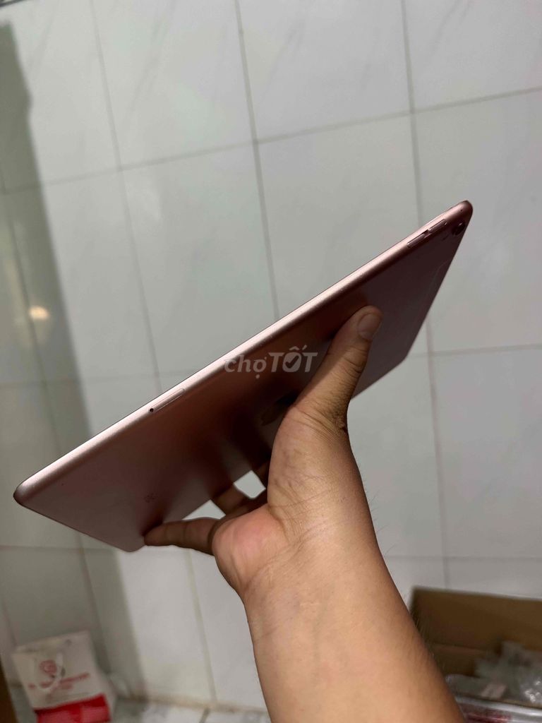 Apple iPad Pro 9.7 4G 32GB Vàng hồng Vân tay. Mua bán Máy tính bảng tại Huyện Châu Thành Tiền Giang được đăng bởi Mua bán dt  hình 1