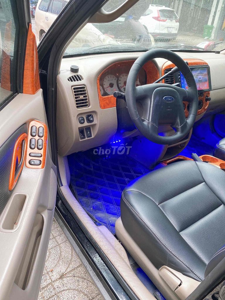 Ford Escape 2004 xe còn rất mới