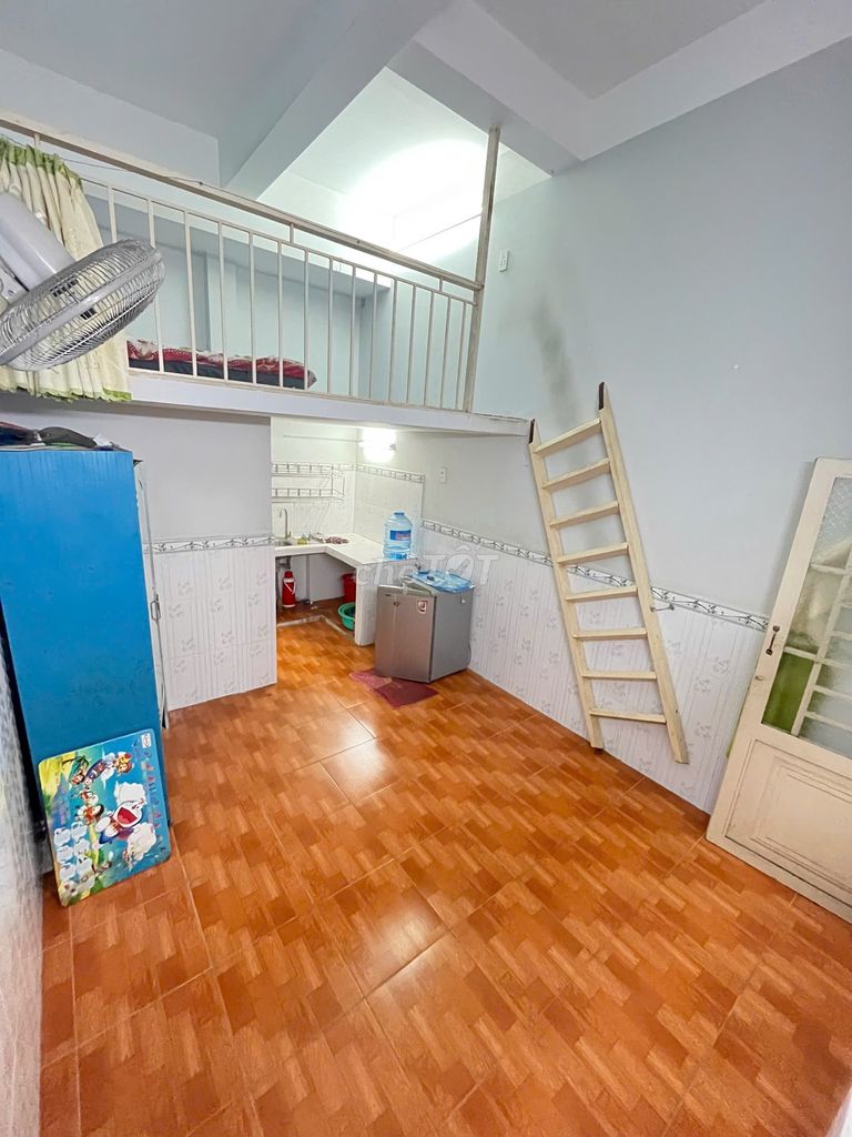 Phòng trọ Q3 có gác 20m2, Cạnh CViên Thỏ Trắng