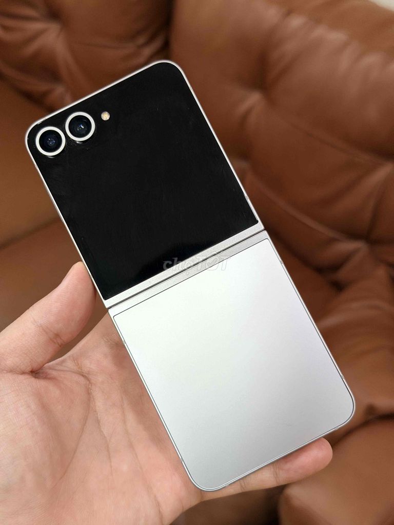 Samsung Z Flip6 12GB/256GB Bạc 2 sim. Mua bán Điện thoại tại Quận Bình Thạnh Tp Hồ Chí Minh được đăng bởi Tuấn 5G Giá Sỉ Sam hình 1